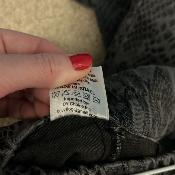 Flogs - Picture 12 of 13